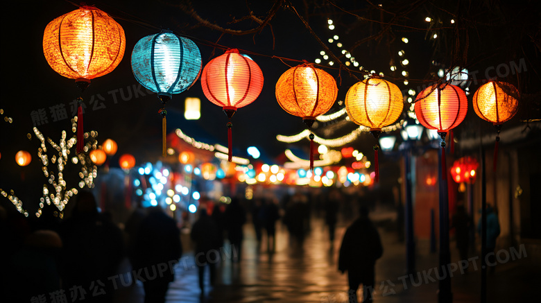 夜晚街上的彩色新年灯笼图片