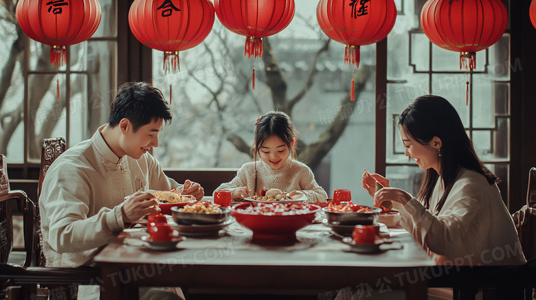 中国农历新年一家人吃年夜饭图片