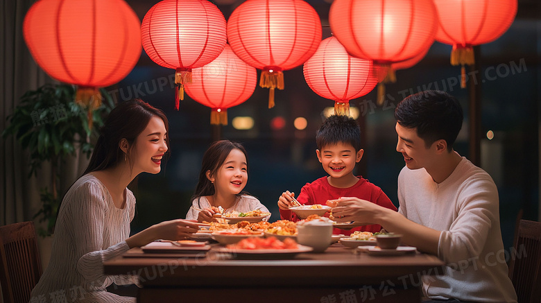 中国农历新年一家人吃年夜饭图片