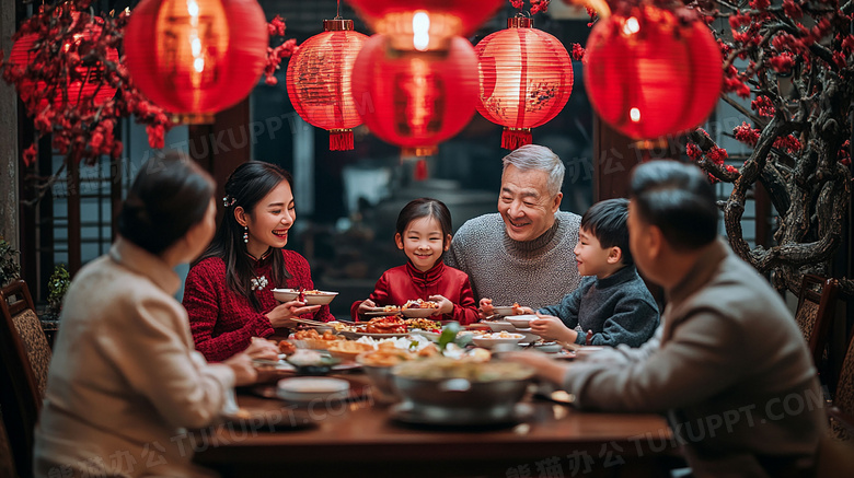 中国农历新年一家人吃年夜饭图片