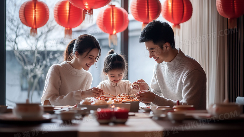 中国农历新年一家人吃年夜饭图片