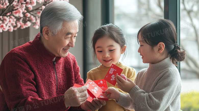 春节过年老人给孩子发红包图片