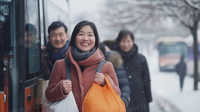 冬季老人一起开心出行图片