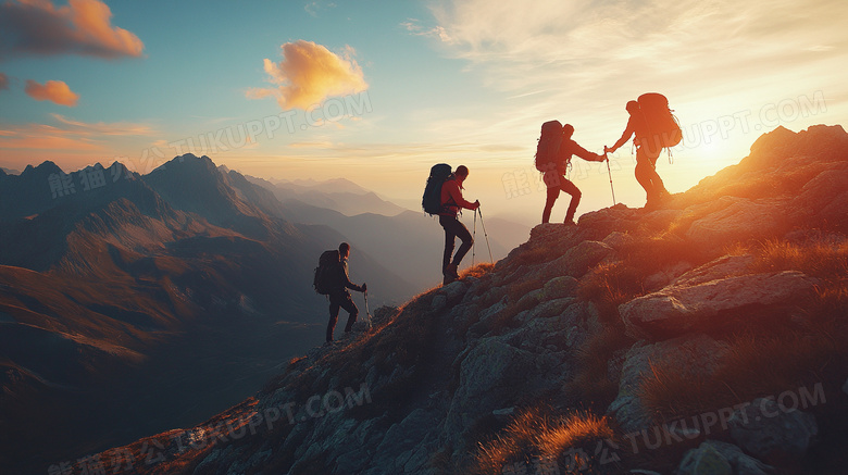 团队一起登山图片