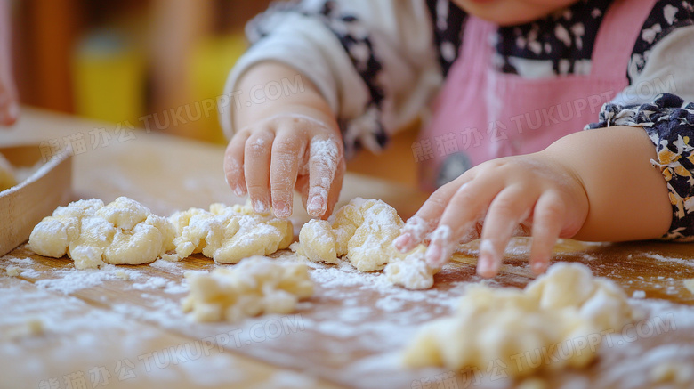 烹饪班兴趣班制作糕点的手图片