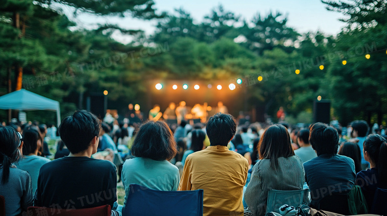 音乐节人物背影图片