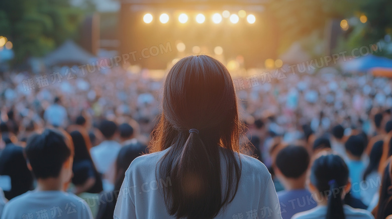 音乐节人物背影图片