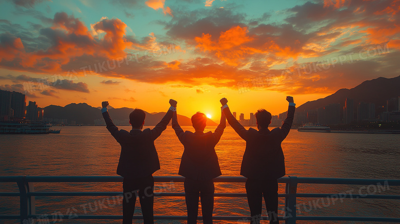 夕阳西下黄昏日落的户外商务人士背影图片