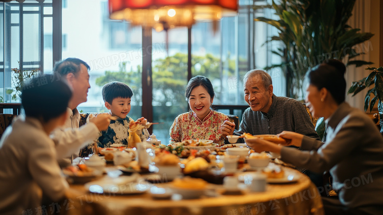 春节过年全家人吃年夜饭团圆饭图片