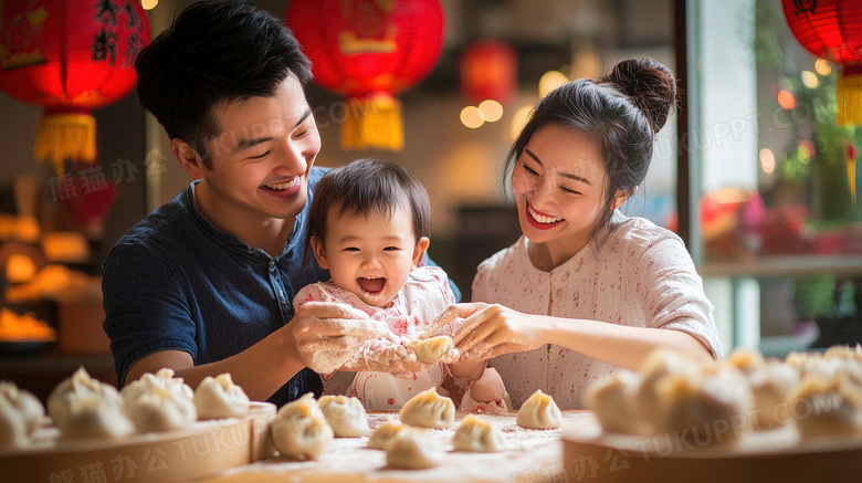 春节新年家人包饺子图片