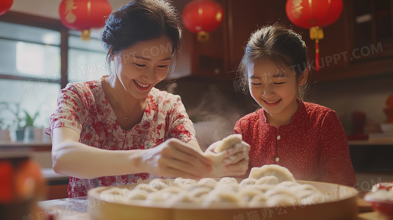 春节新年家人包饺子图片