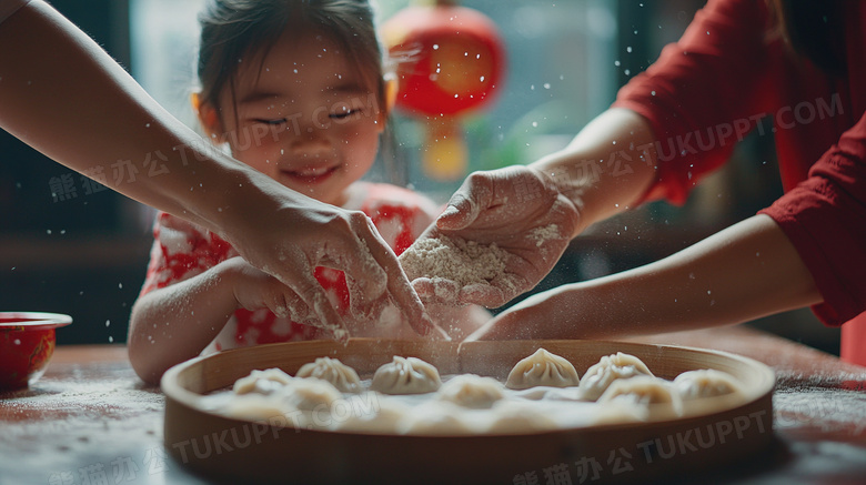 春节新年家人包饺子图片