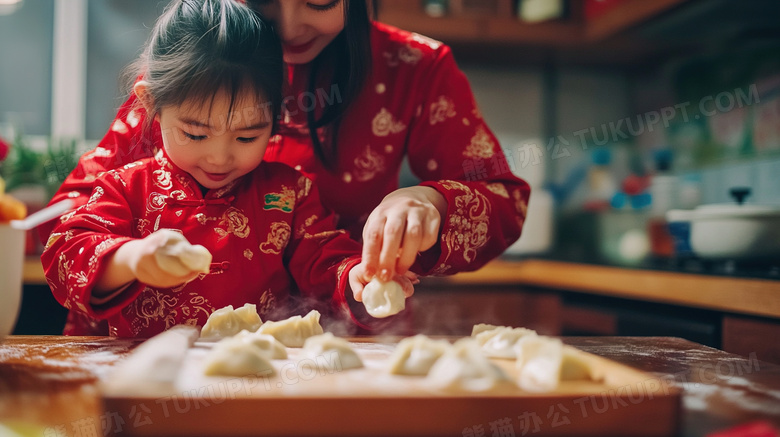 春节过年母女一起包饺子图片