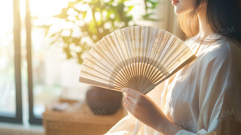 手拿中国传统古典折扇图片