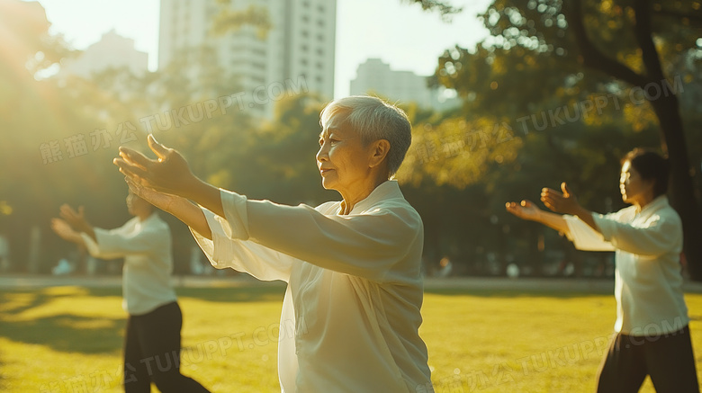 亚洲老人打太极拳锻炼图片