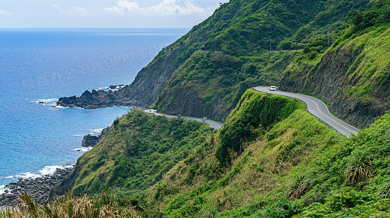 蜿蜒曲折的盘山公路远景图片