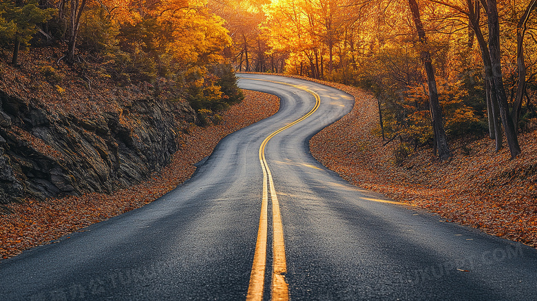 蜿蜒曲折的盘山公路图片