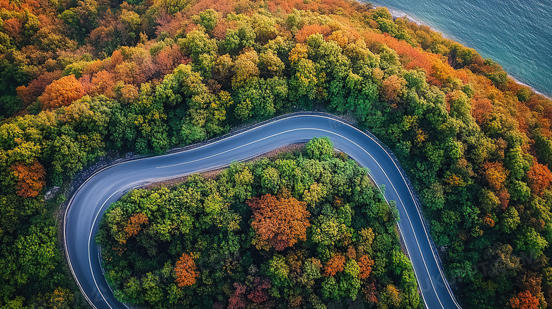 蜿蜒曲折的盘山公路图片