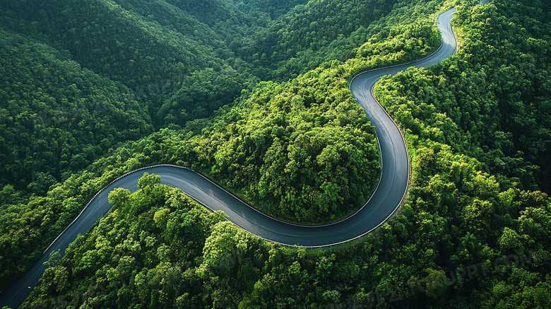 蜿蜒曲折的盘山公路图片