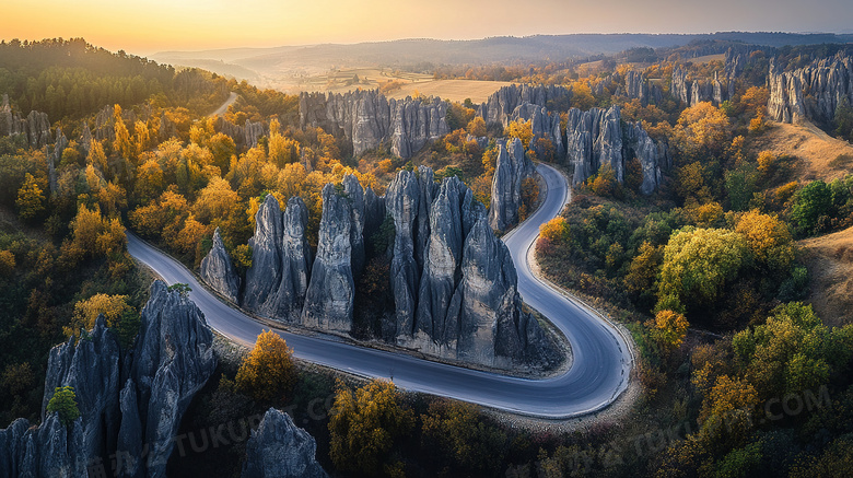 蜿蜒曲折的盘山公路图片