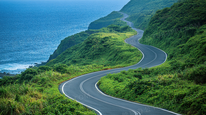 蜿蜒曲折的盘山公路图片