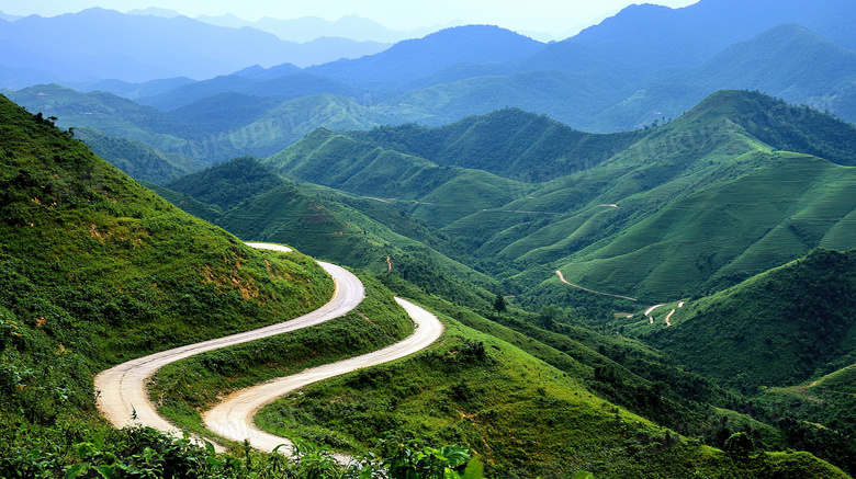 盘山公路侧视视角图片