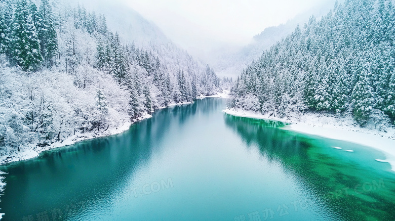 冬季雪景小湖海子碧绿湖面风光图片