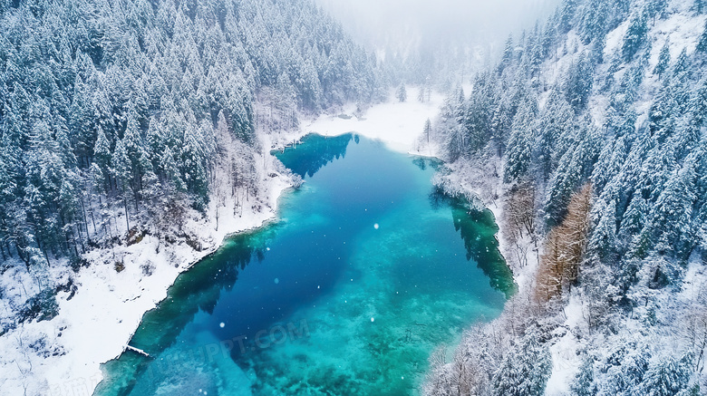 冬季雪景小湖海子碧绿湖面风光图片