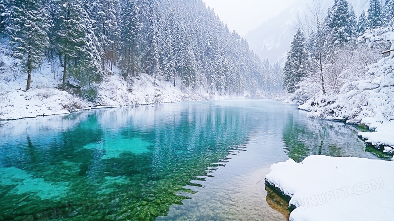 冬季雪景小湖海子碧绿湖面风光图片