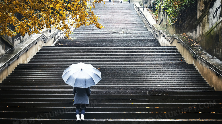 楼梯街道一个人撑着雨伞图片