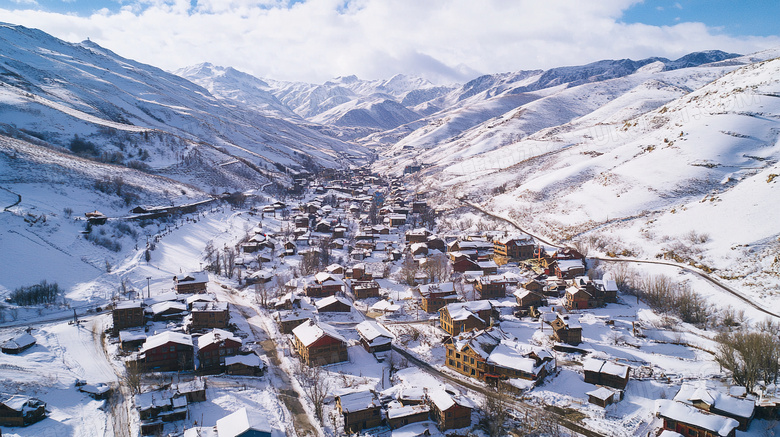 冬天野外雪景旅游度假图片