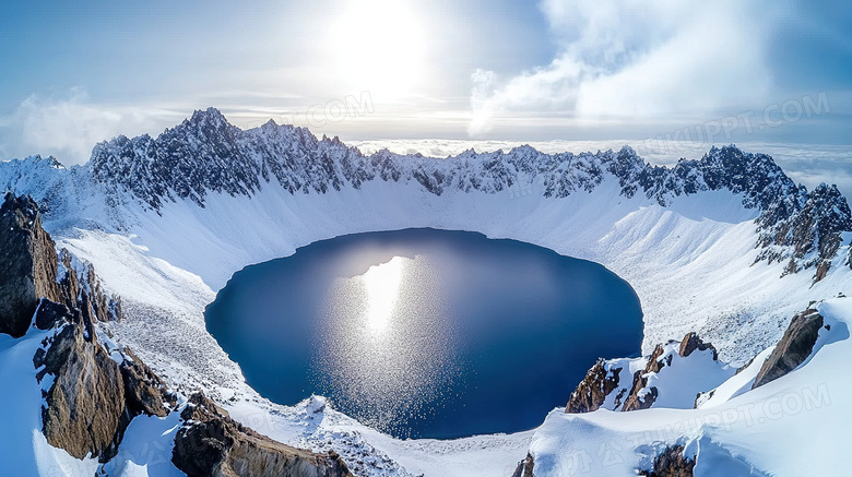 旅游胜地长白山天池雪景概念图片