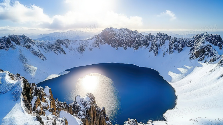 旅游胜地长白山天池雪景概念图片