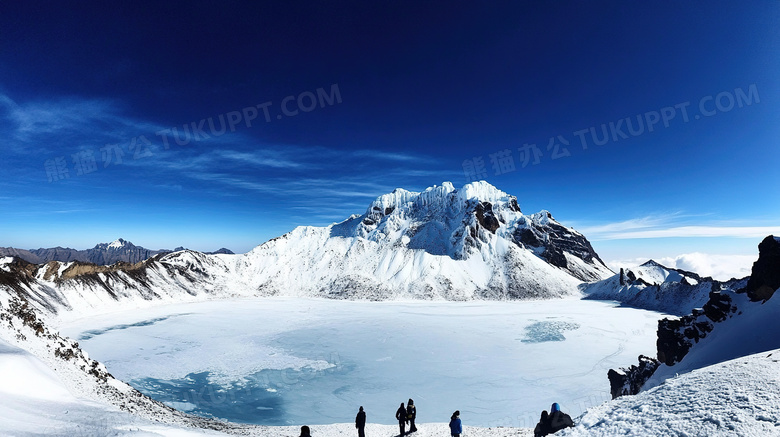 旅游胜地长白山天池雪景概念图片