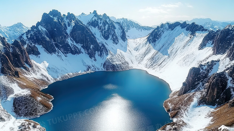 旅游胜地长白山天池雪景概念图片