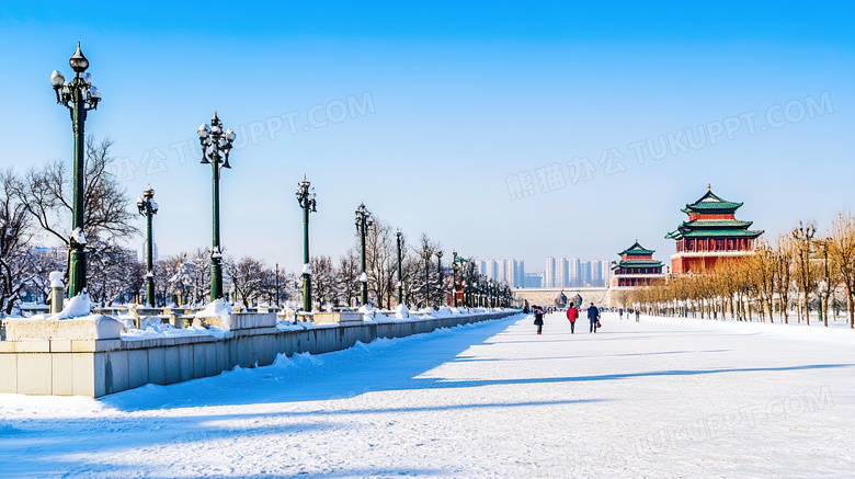 冬季旅游户外街头场景图片