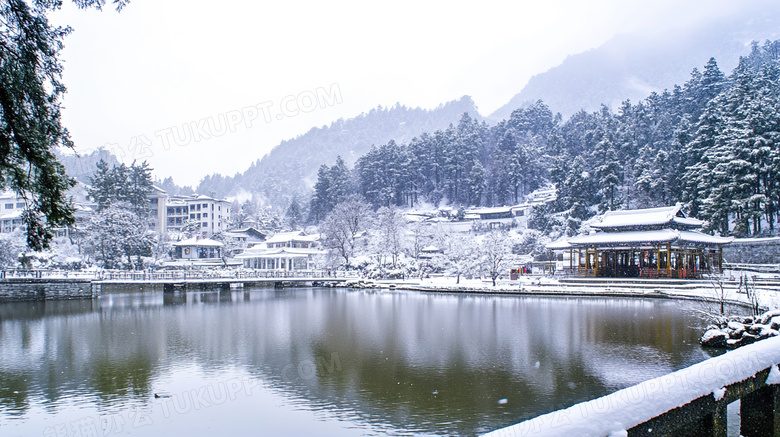 冬季旅游户外雪山场景图片