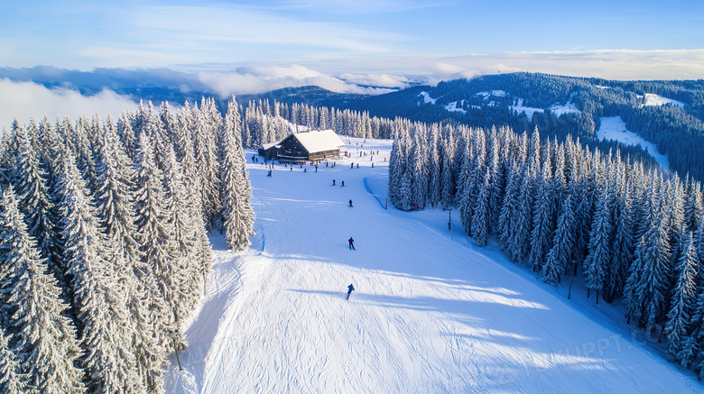 冬季旅游雪山滑雪场图片