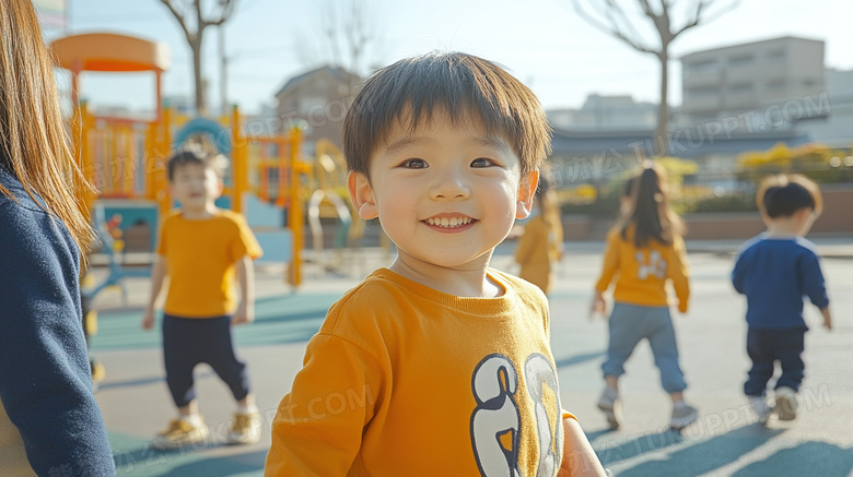 幼儿园里快乐玩耍的孩子图片