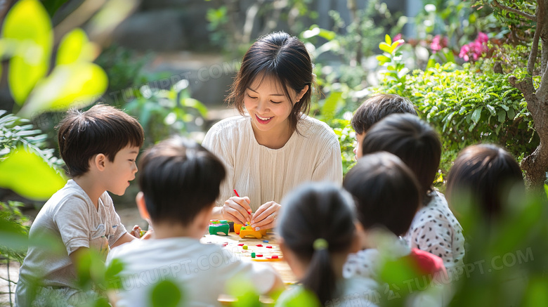 幼儿园老师和孩子玩游戏图片