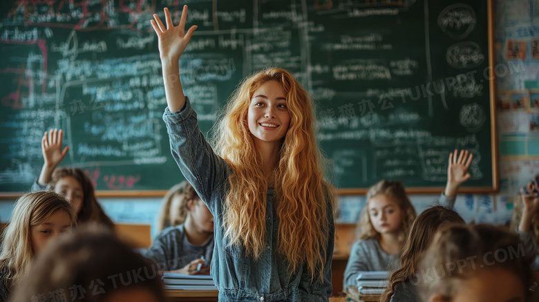 学生上课举手回答问题图片