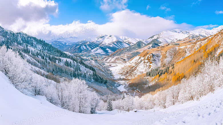 冬季户外旅游美丽的雪山图片