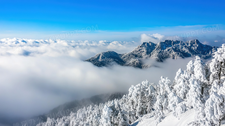 冬季户外旅游美丽的雪山图片