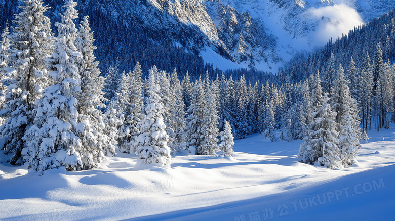 冬季户外旅游美丽的雪山图片