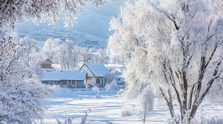 冬季户外旅游美丽的雪山图片