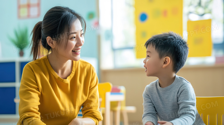 幼儿园内教师幼师与小朋友互动图片