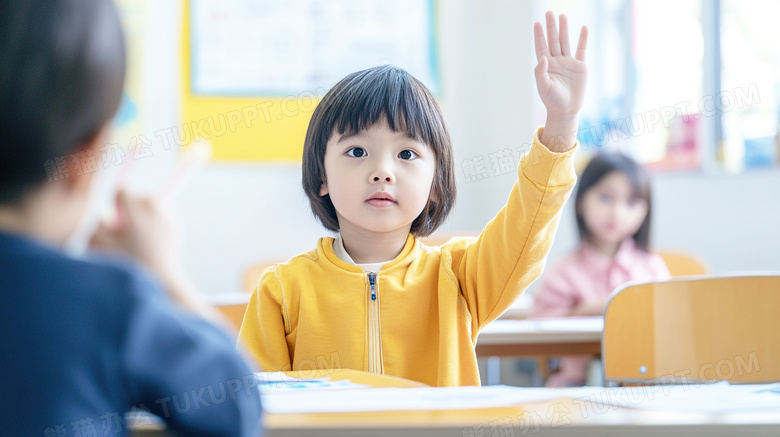 学生举手示意课堂举手回答问题图片