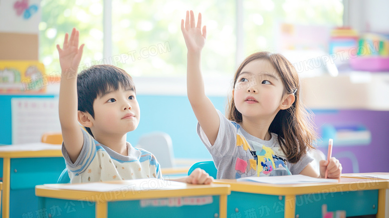 学生举手示意课堂举手回答问题图片