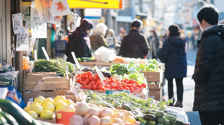 逛早市在菜摊买菜卖水果赶集图片