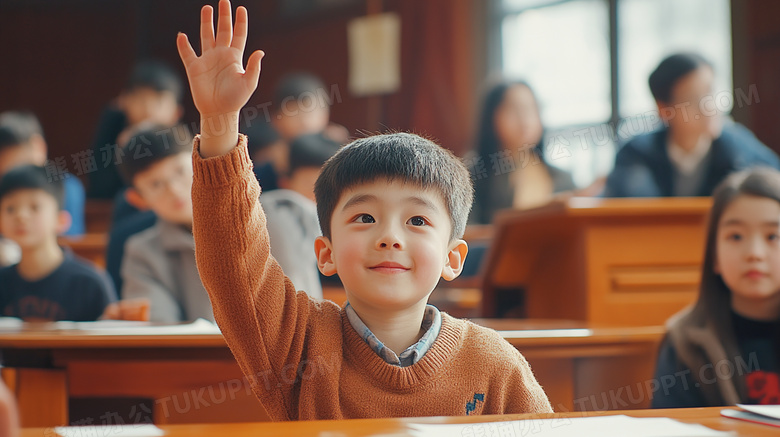 上课举手回答问题的男孩男生图片